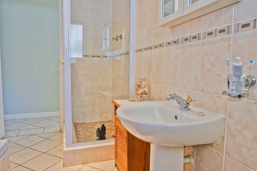 6 Bedroom Property for Sale in Kidds Beach Eastern Cape